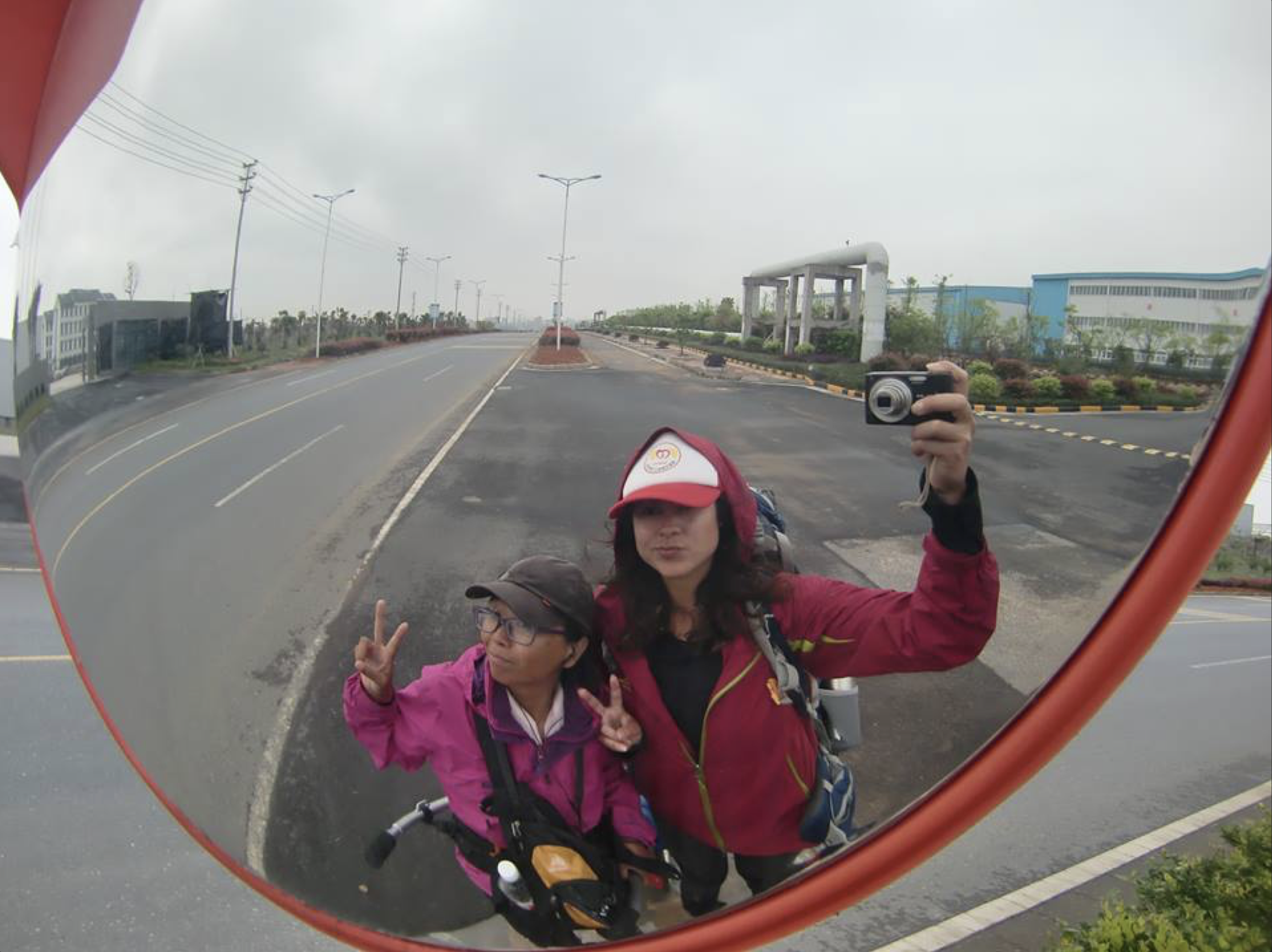 A vehicle blind spot mirror in Guangdong.