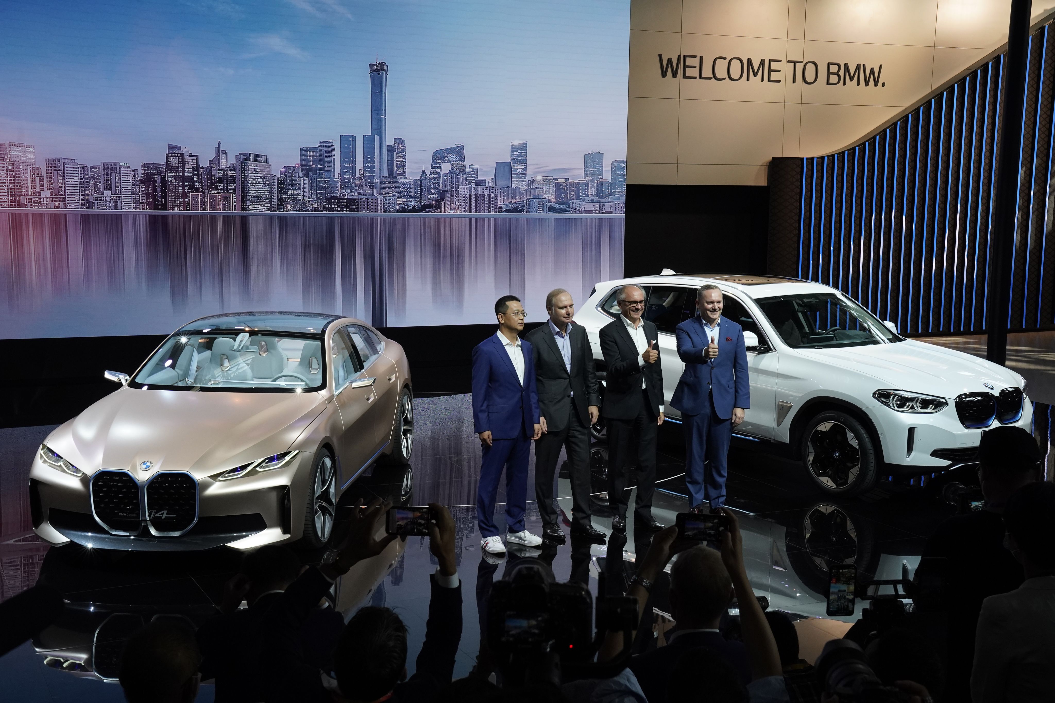 BMW unveils electric cars at the Auto China 2020 show. /Ng Han Guan/AP