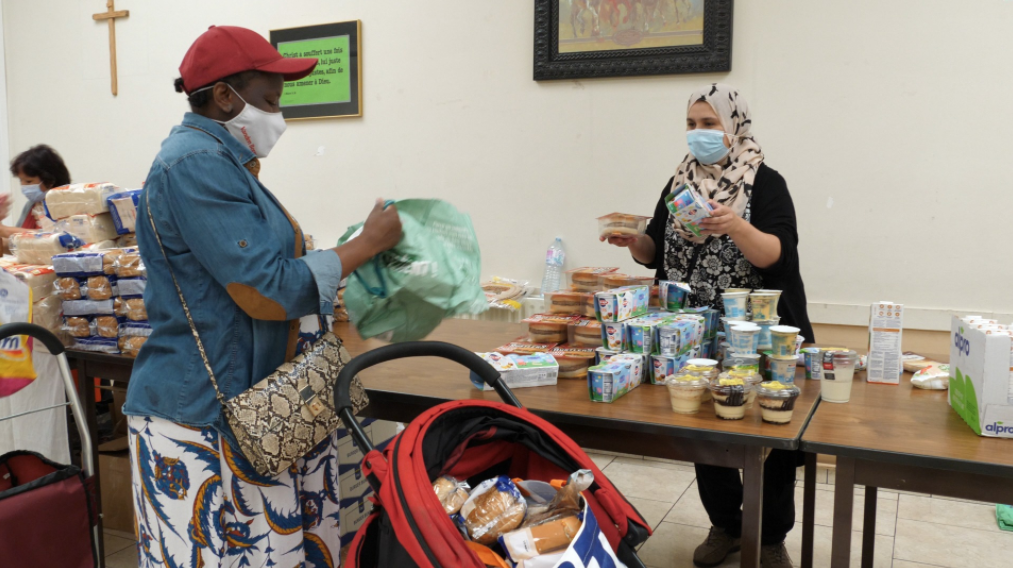 Demand at food banks and food pantries spiked during the pandemic. /CGTN