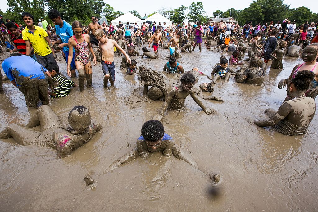 Children play in the mud.