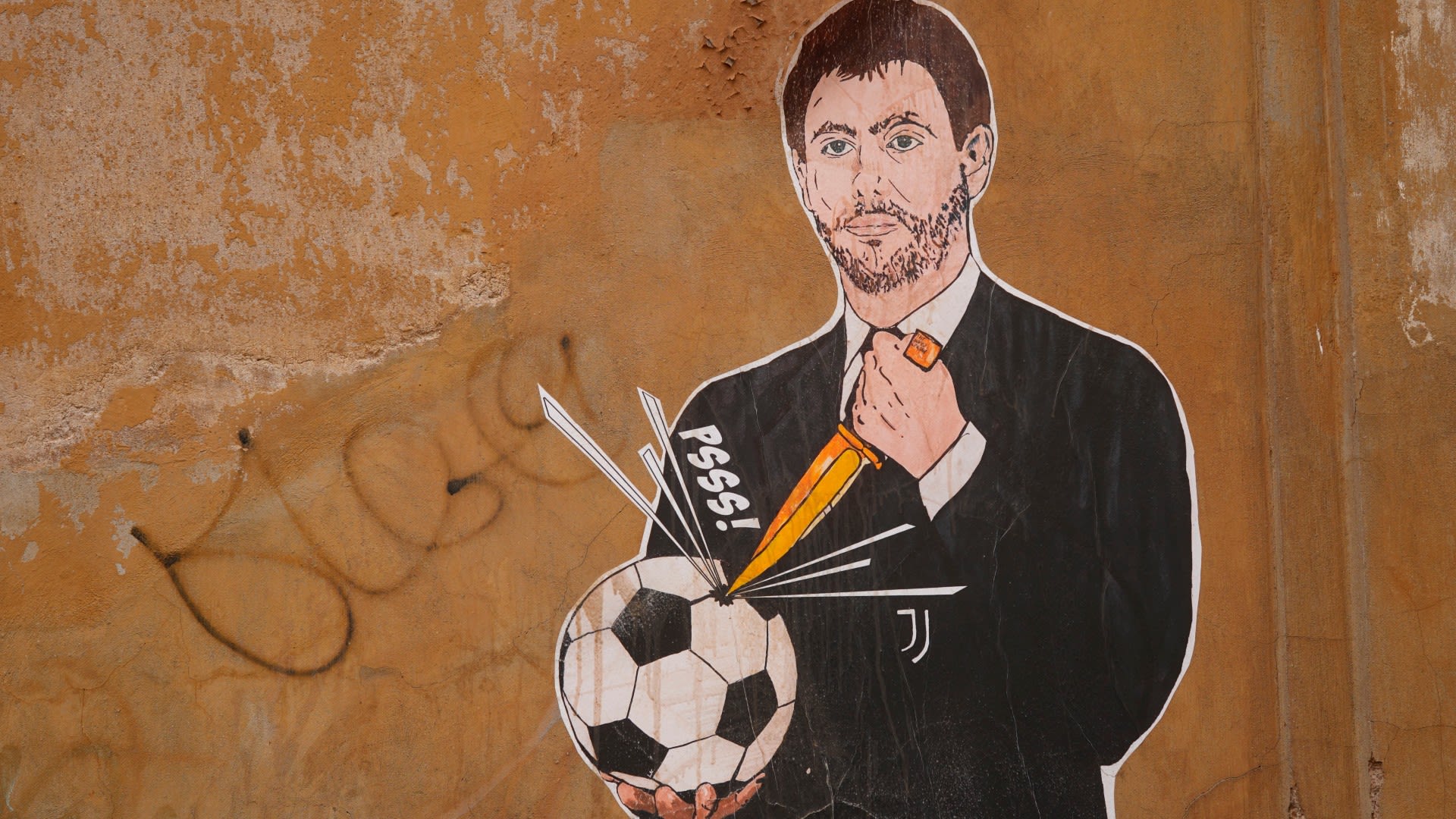 A mural depicting Agnelli appeared in Rome after the collapse of the ESL proposal.